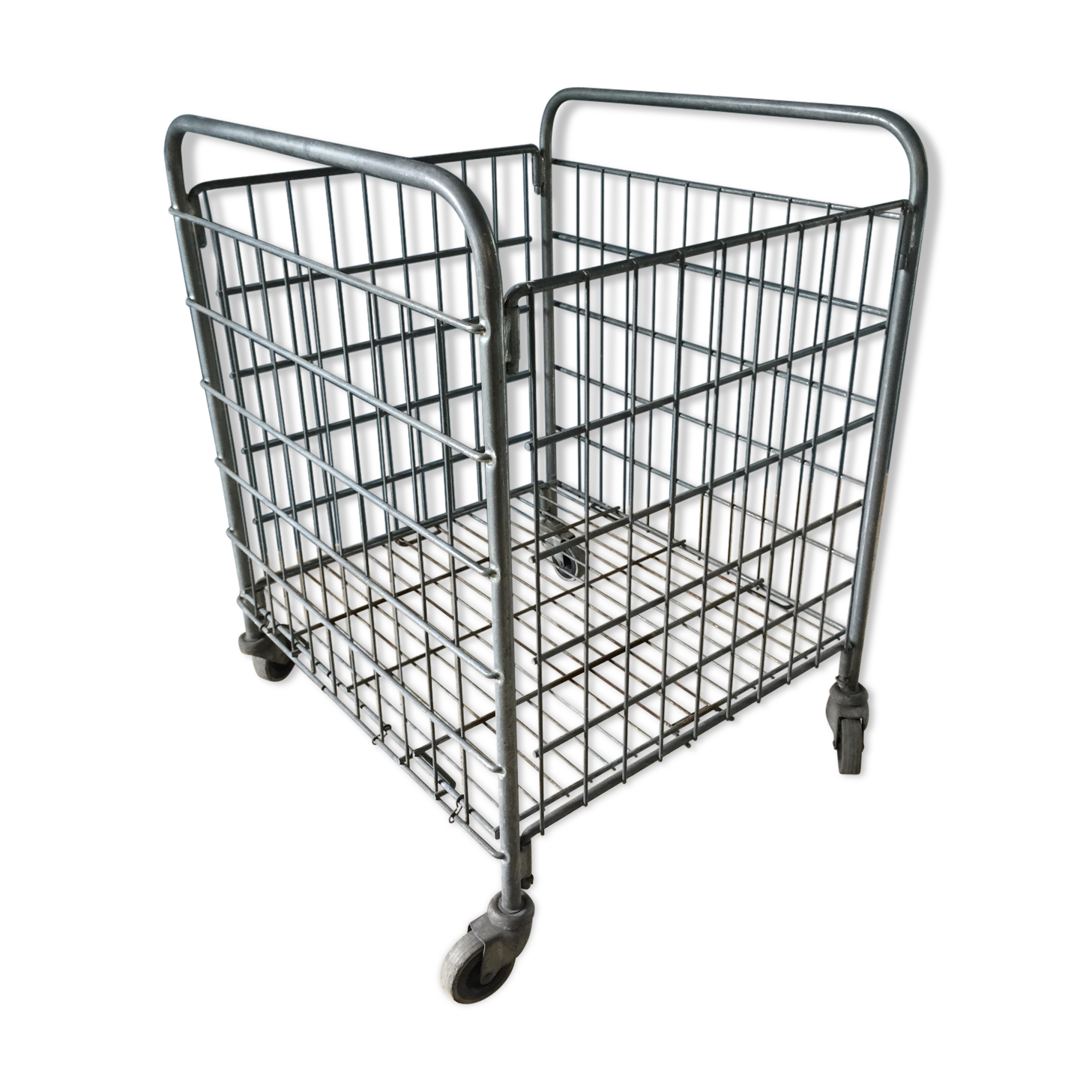 Former cart wheeled industrial metal