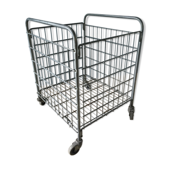 Former cart wheeled industrial metal