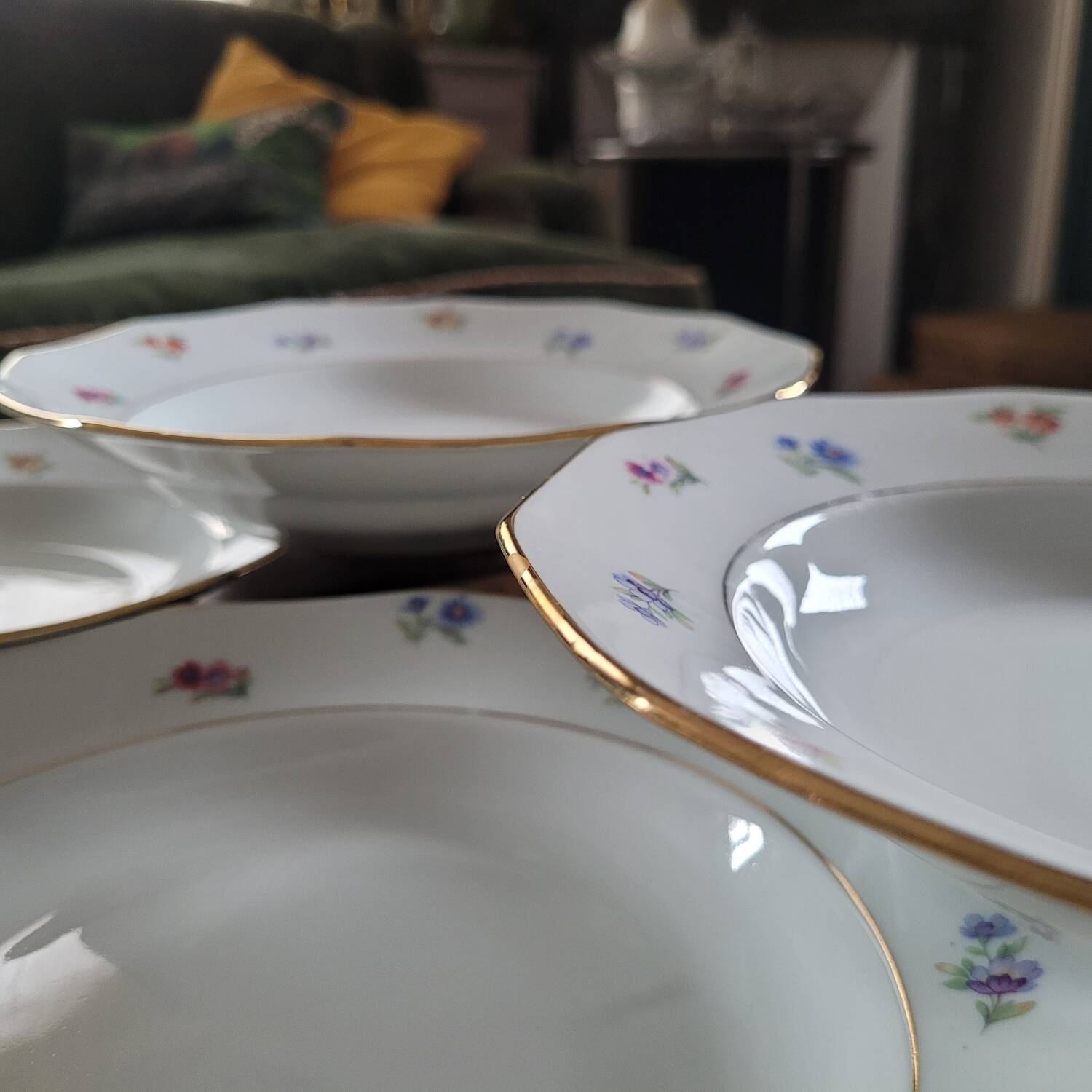 8 12-sided soup plates – floral porcelain with gold edging