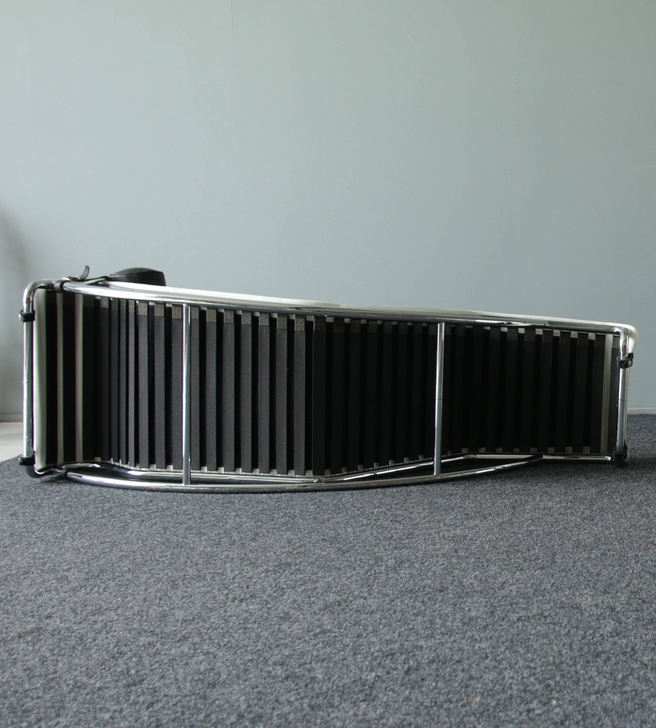 LC4 lounge chair Le Corbusier, Cassina
