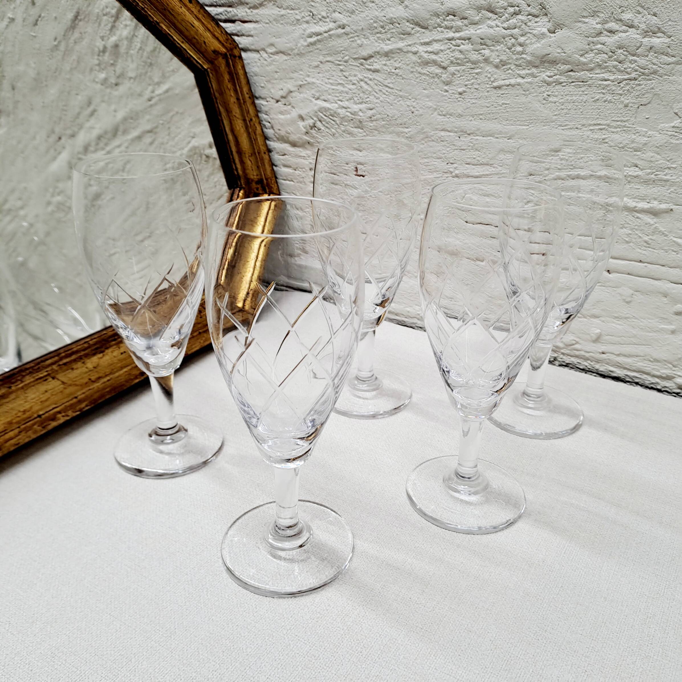 Set of 5 chiseled glass flutes