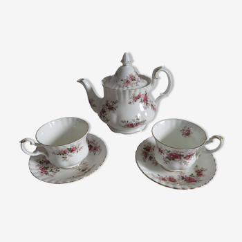 Teapot and its 2 cups and saucers Royal Albert Porcelaine "Lavender Rose"