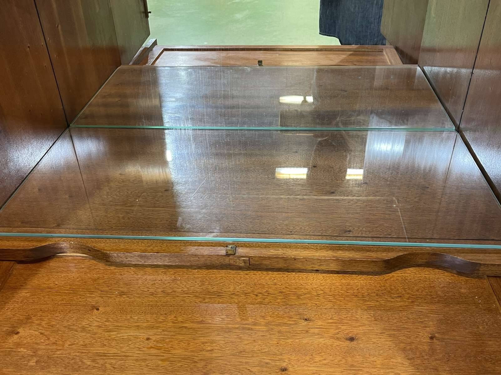 1950s English buffet bar in walnut and walnut burl.