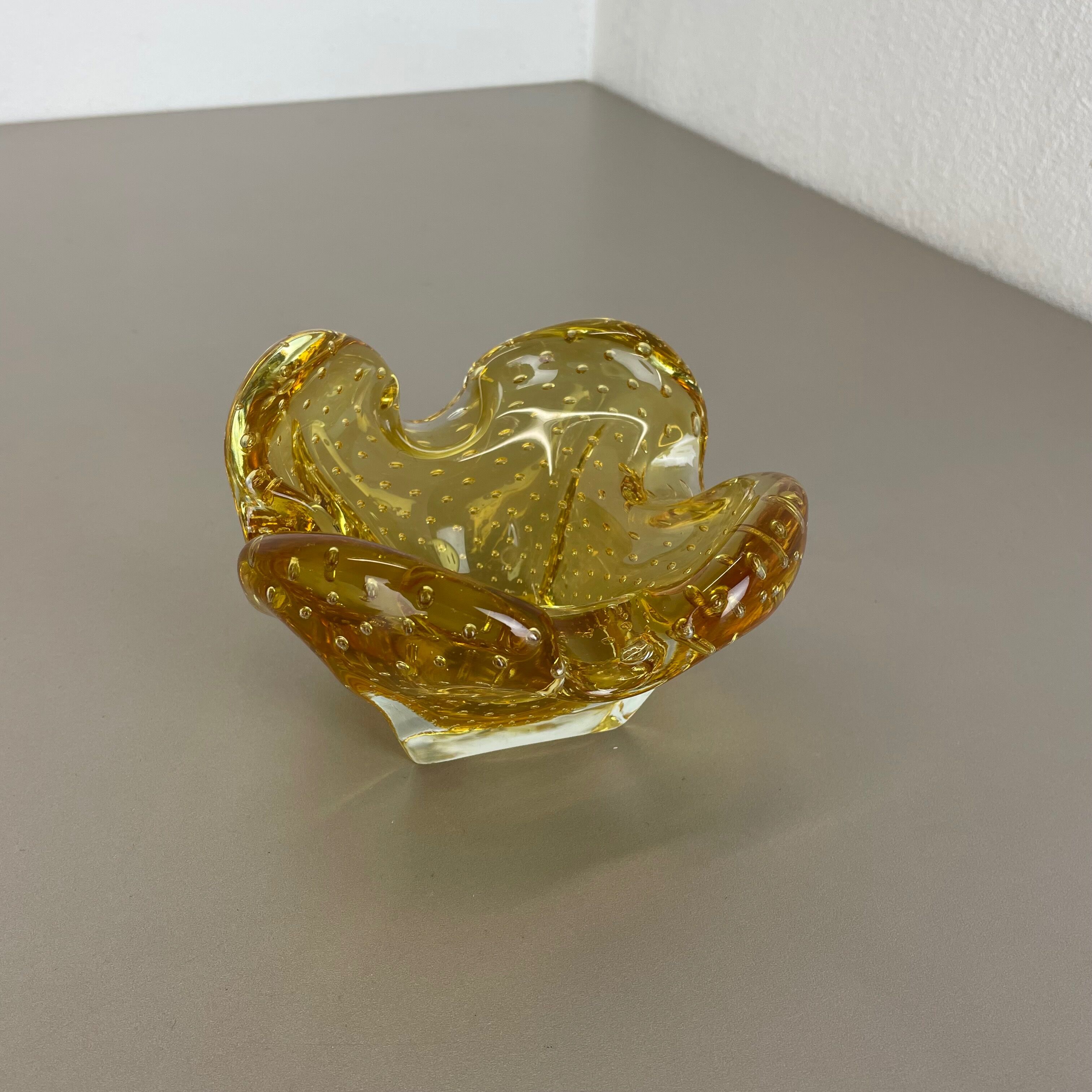 Murano Glass "Honey Bubble" Bowl Element Shell Ashtray Murano, Italy, 1970s