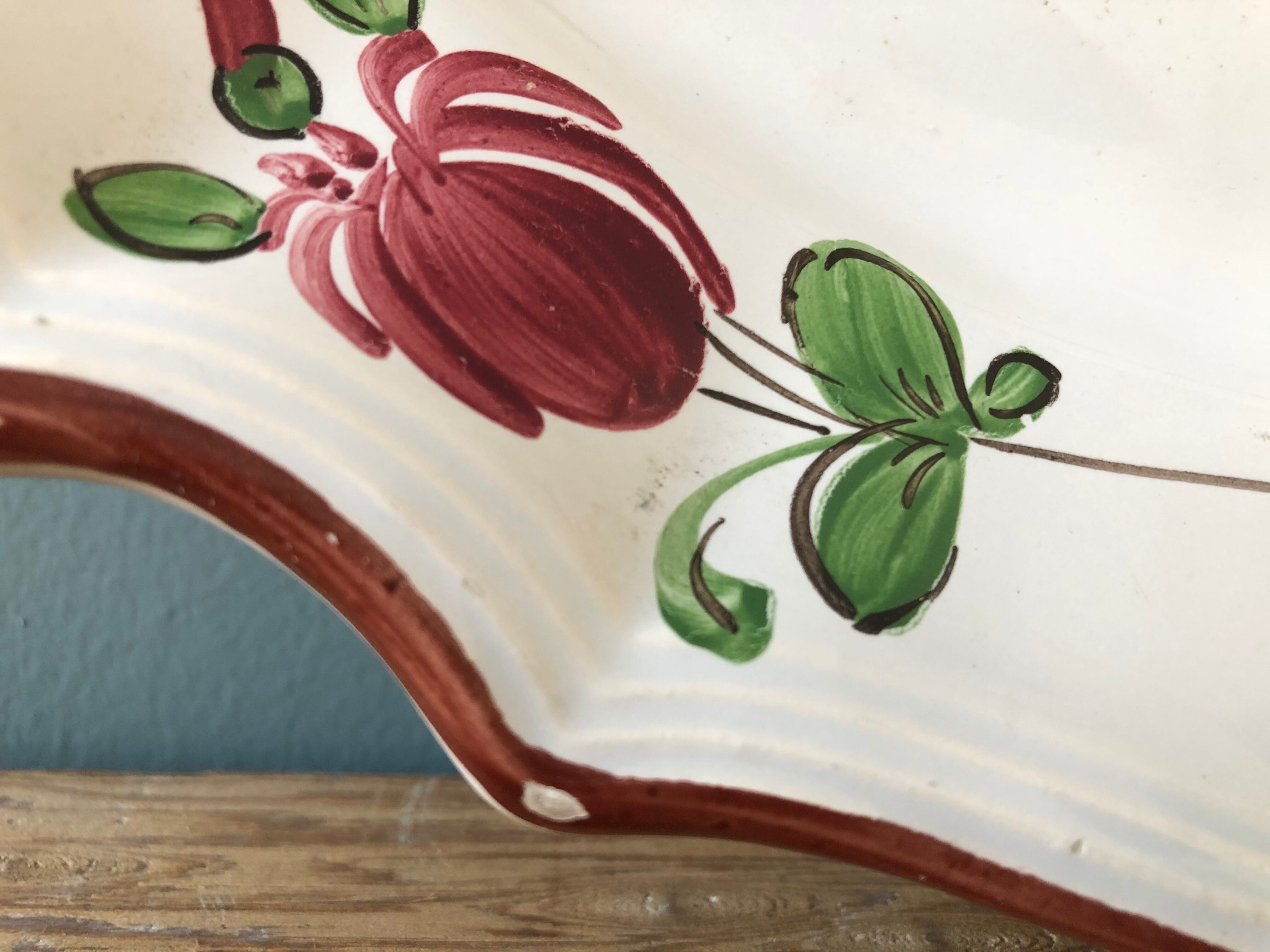 Flat oval islettes decorated with rooster 19th