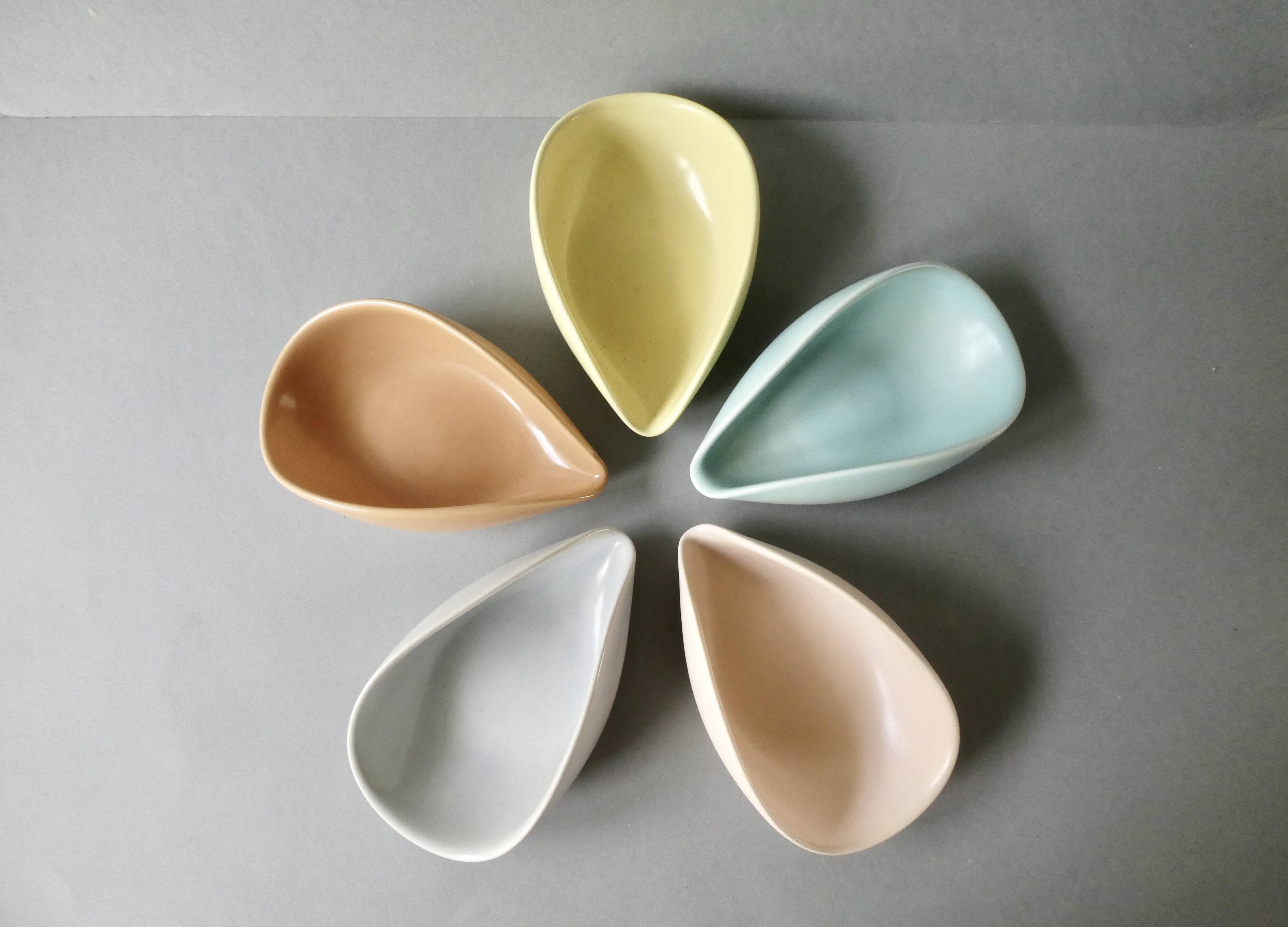 5 ceramic cups from the 50s, pastel tone