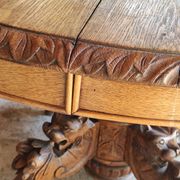 Table ovale en chêne blond sculpté - dite table de chasse