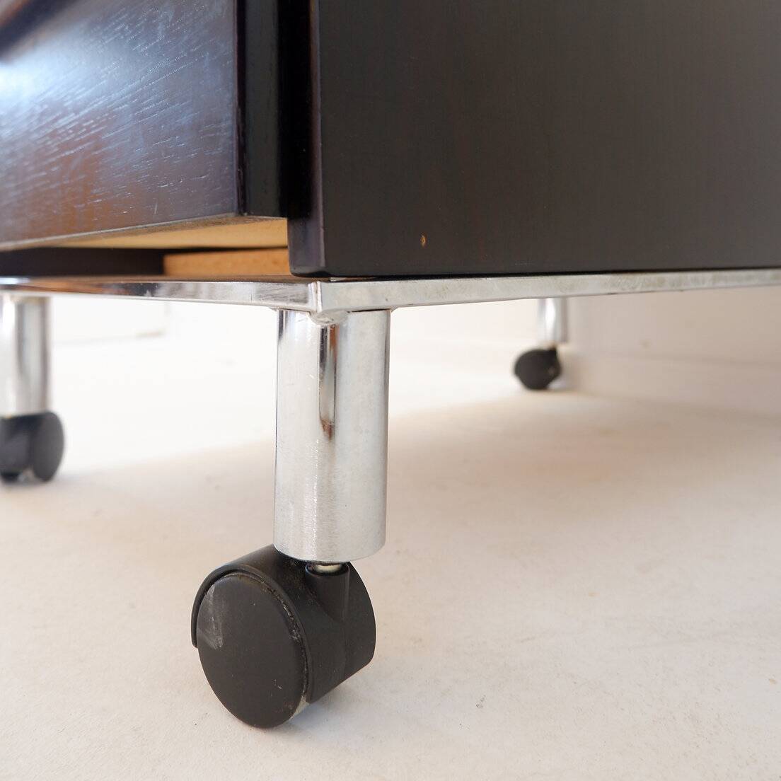 Mid-Century Modern Kinnarps mobile pedestal - Circa 1970