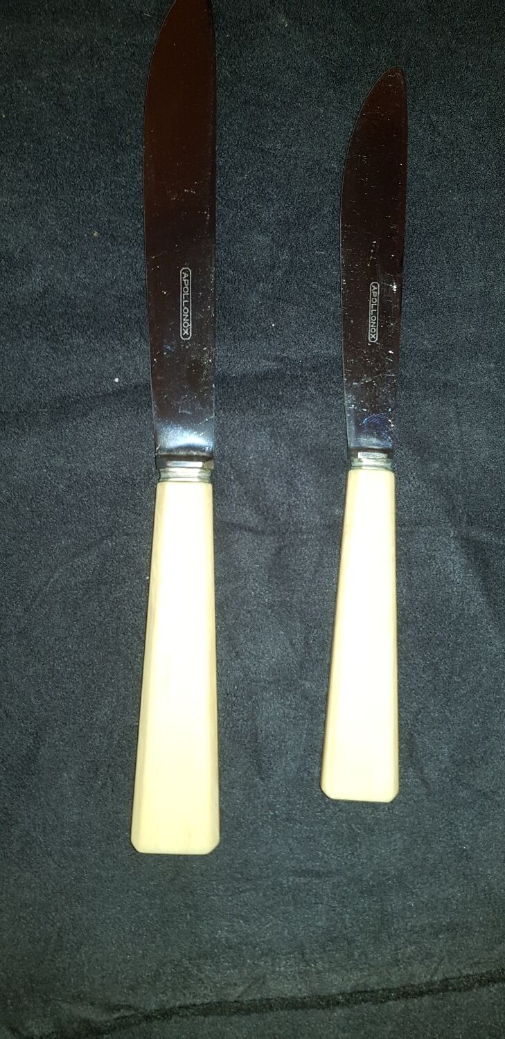 Cutlery set 24 knives in their case.