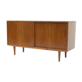 Buffet danois en noyer des années 1960 par Poul Hundevad