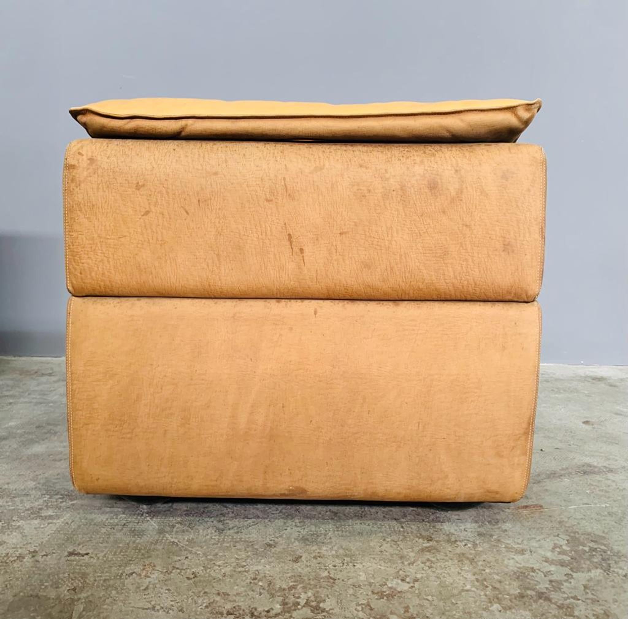 Bogo sofa in leather and suede, by Carlo Bartoli for Rossi di Albizzate