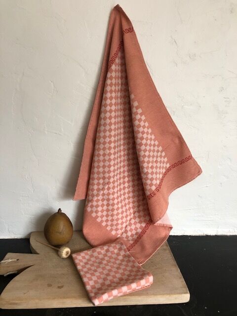 2 vintage pink towels