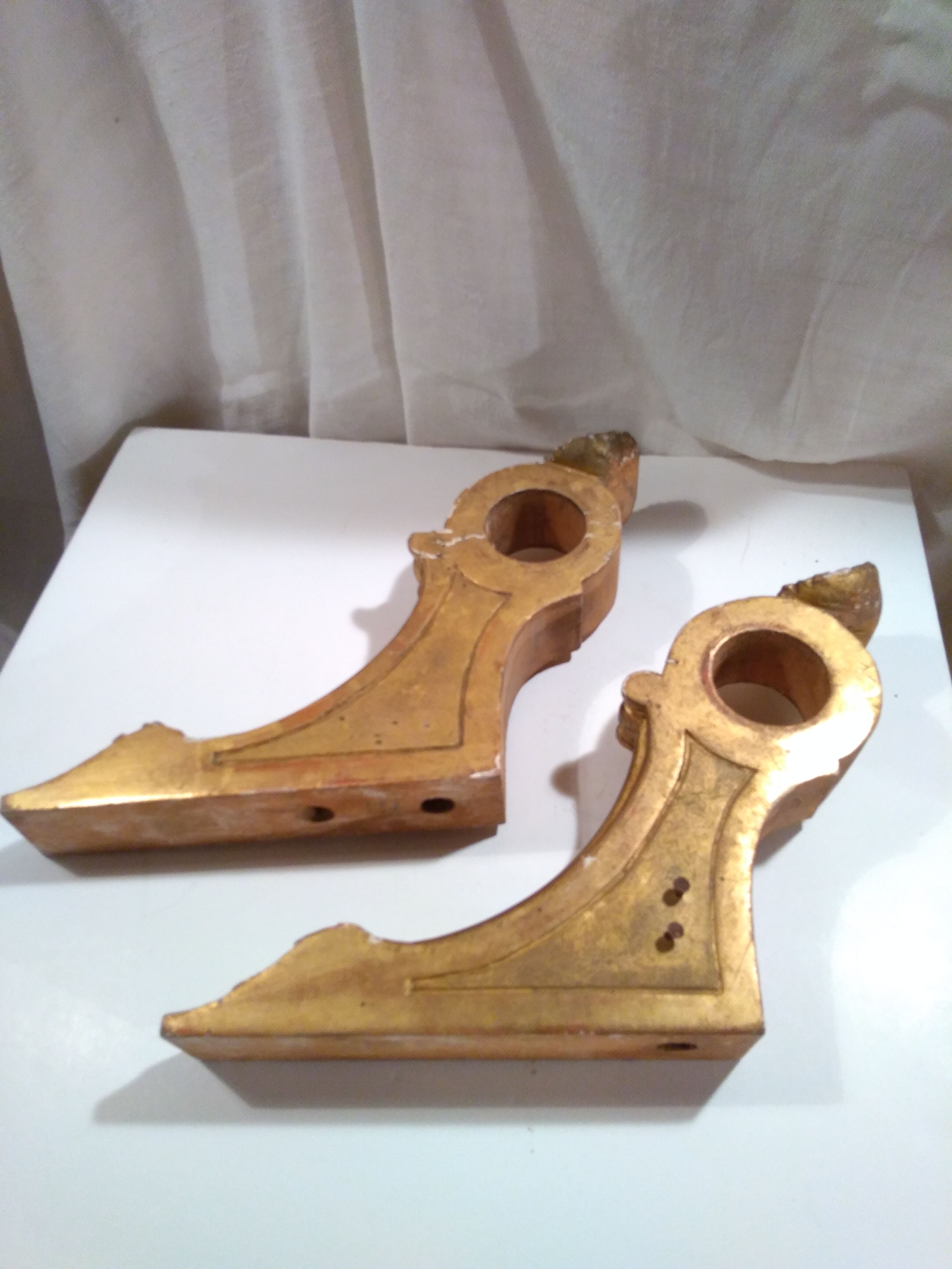 Paire d'équerres porte tringle bois doré XIXe