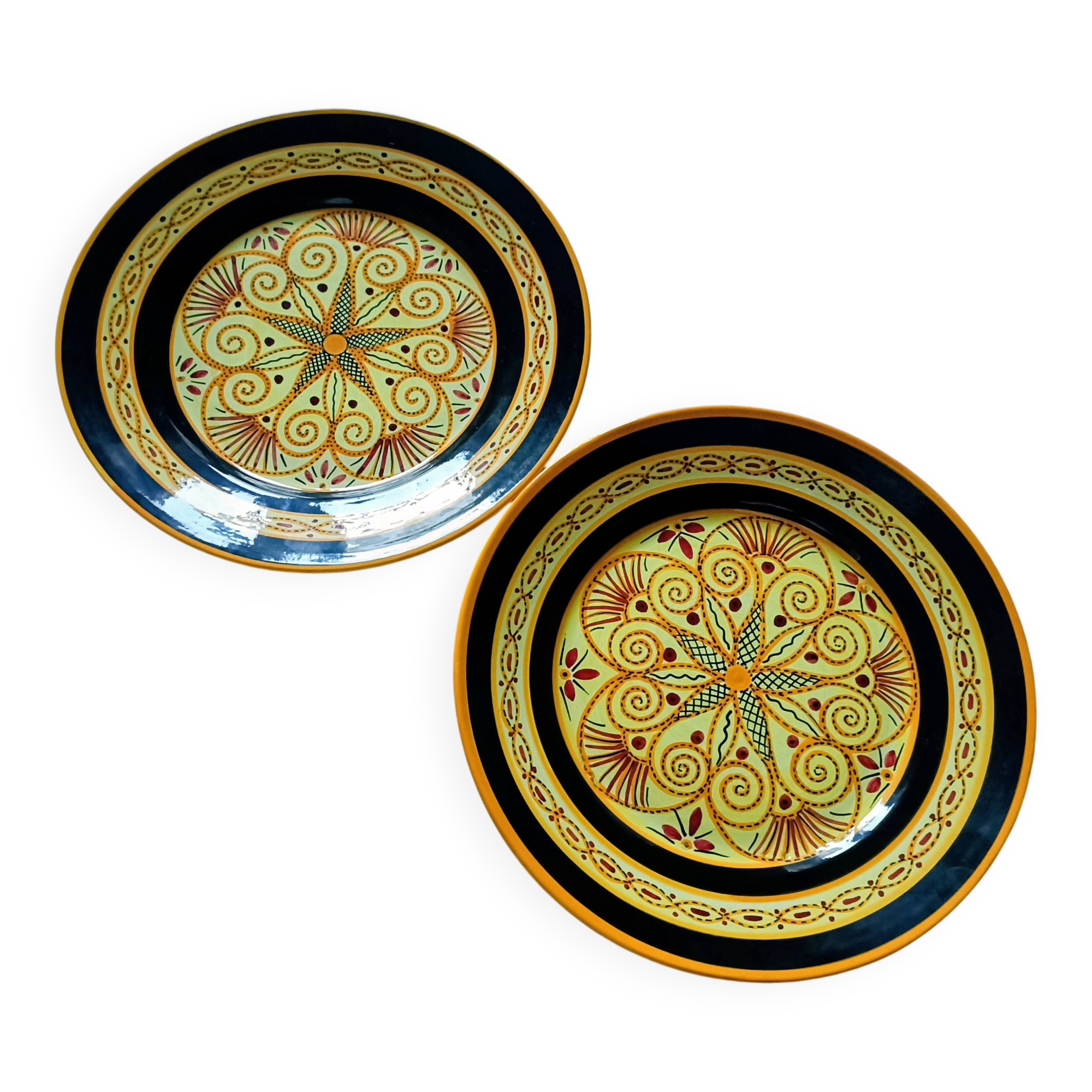 Deux assiettes en faïence HB Quimper jaune et noir