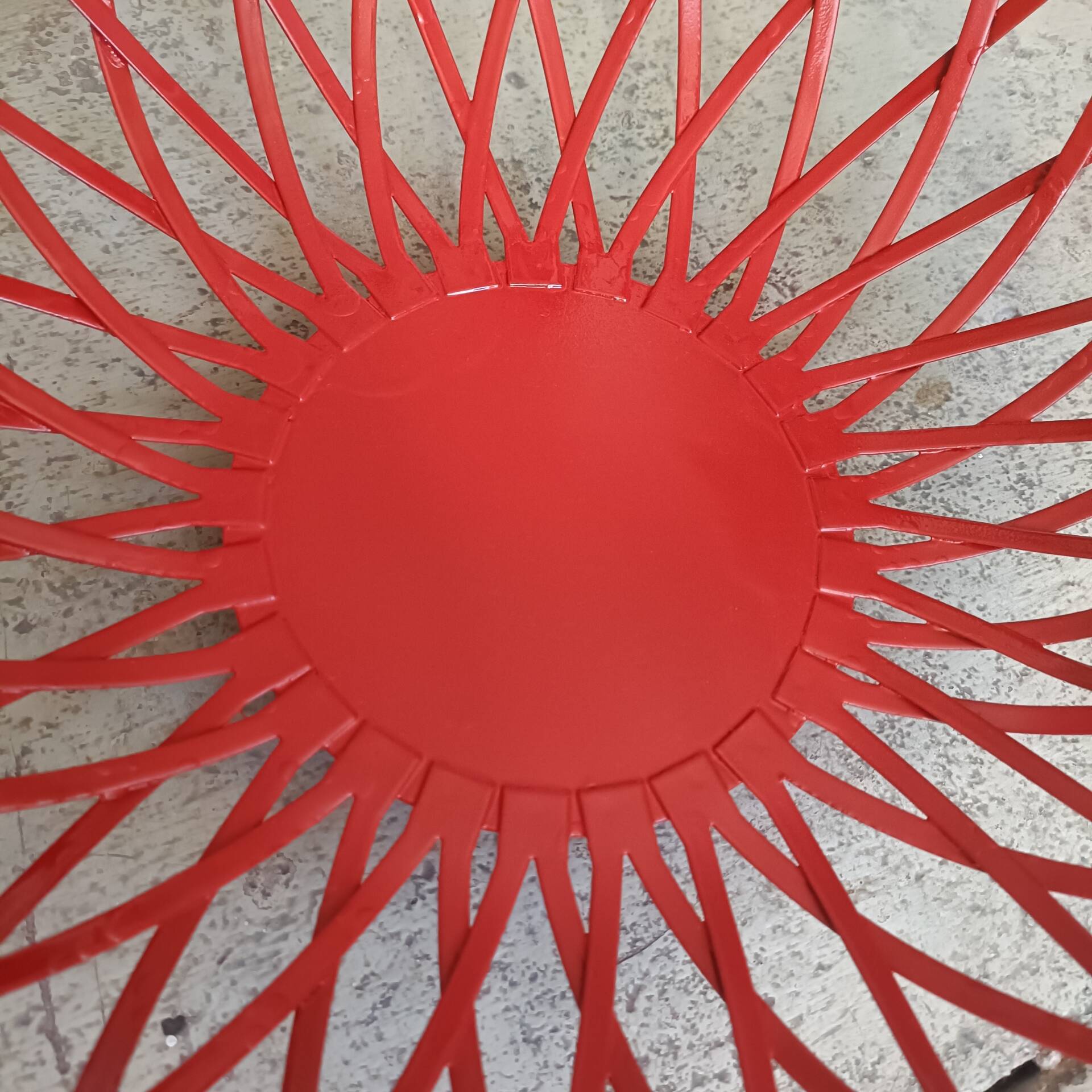 Corbeille métal rouge vintage