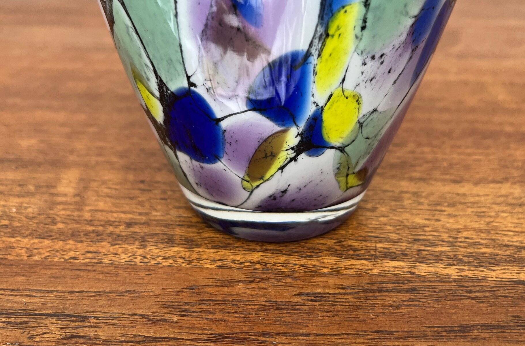 Postmodern glass vase by Hans Jürgen Richartz for the Richartz art collection, 1980s.