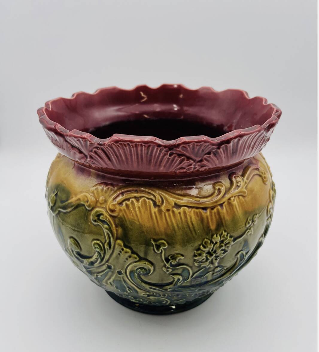 Antique multi-colored slip pot with relief decoration - 637019