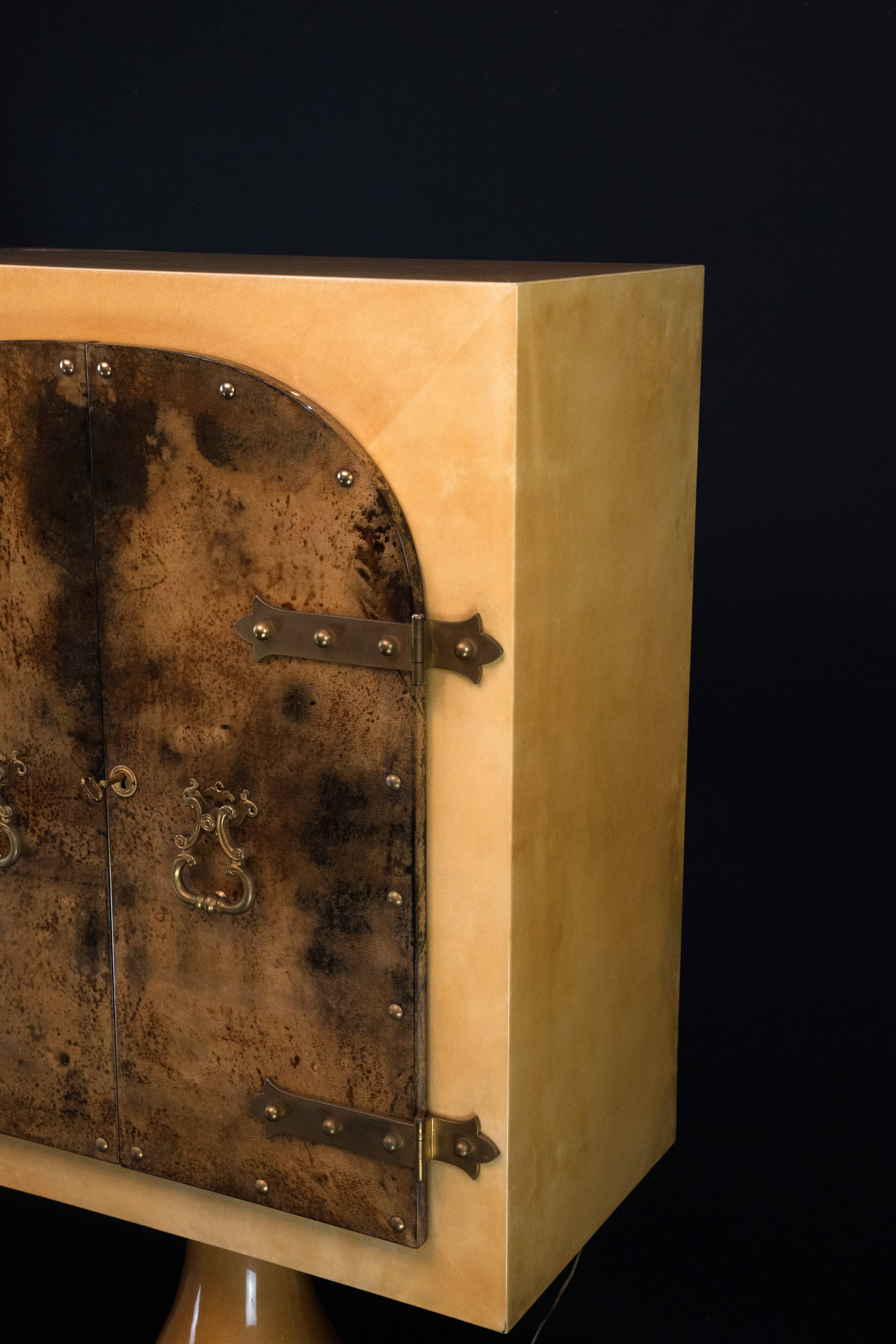 Aldo Tura Mid-Century Modern Goatskin Parchment Bar Cabinet, Italy, 1960s