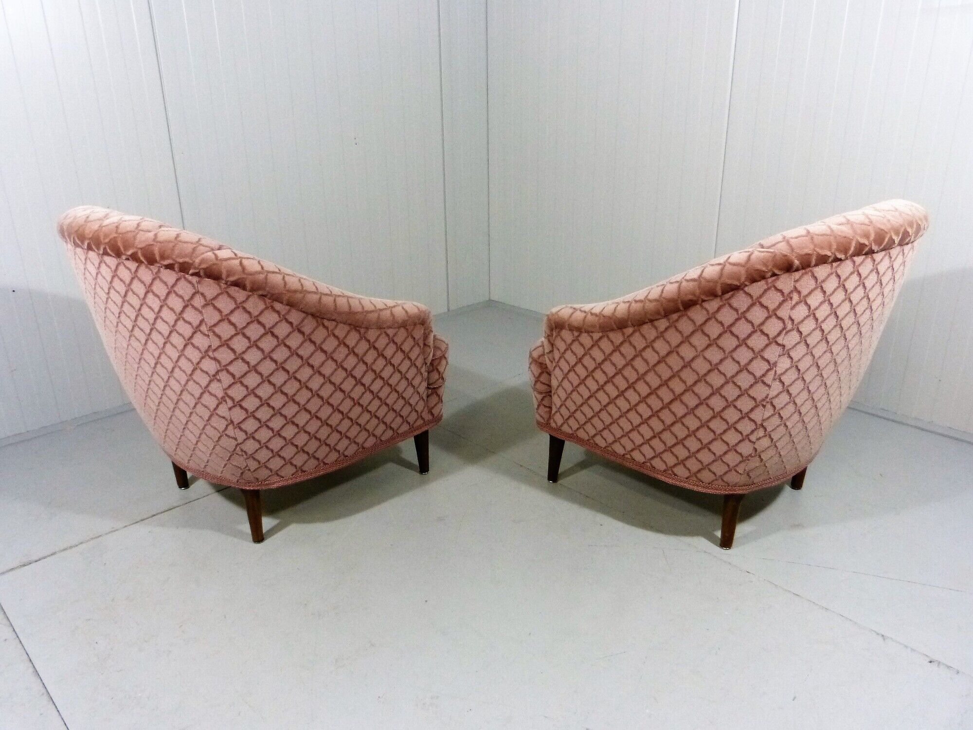 Ensemble de 2 fauteuils club en velours rose années 1950