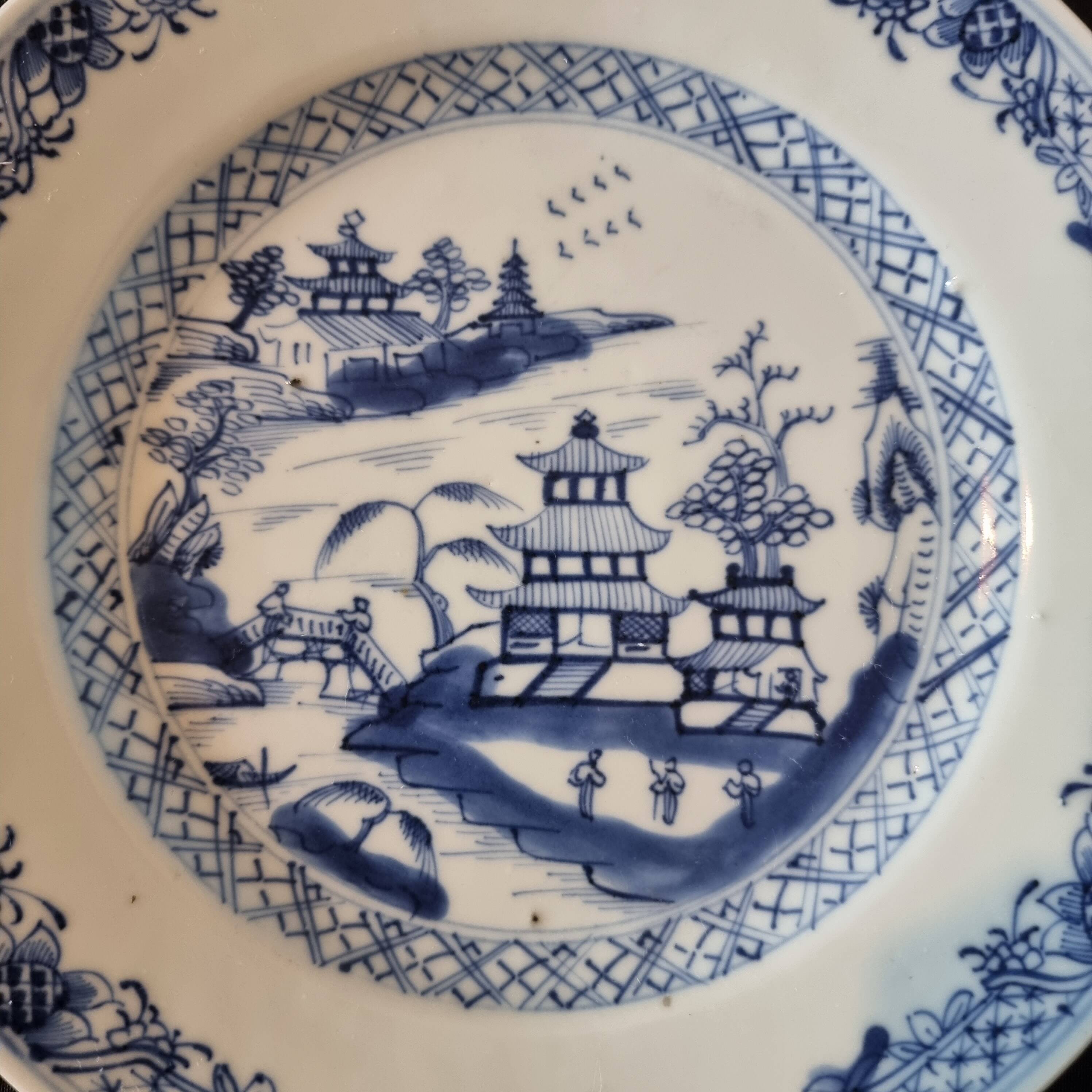 Chinese porcelain plate, Qing dynasty, Qianlong period (1736-1795)