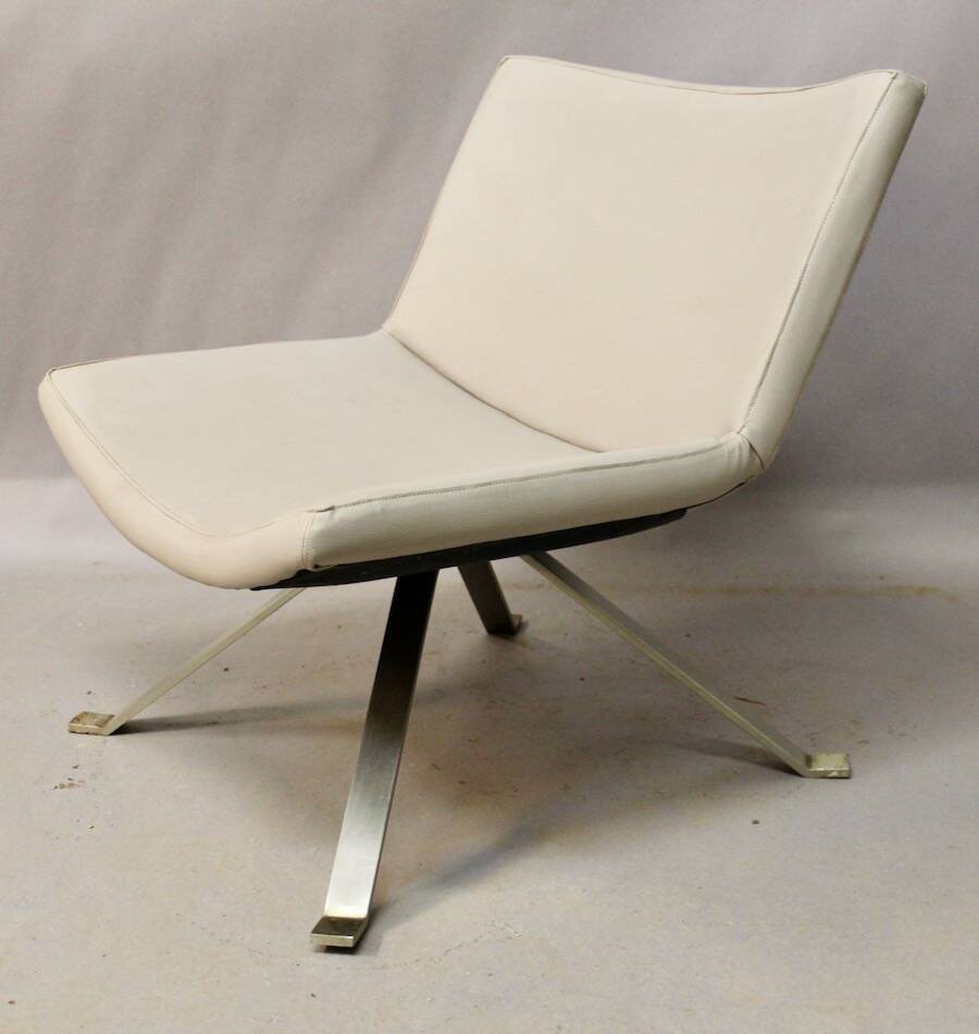 Design armchair with light grey skai top