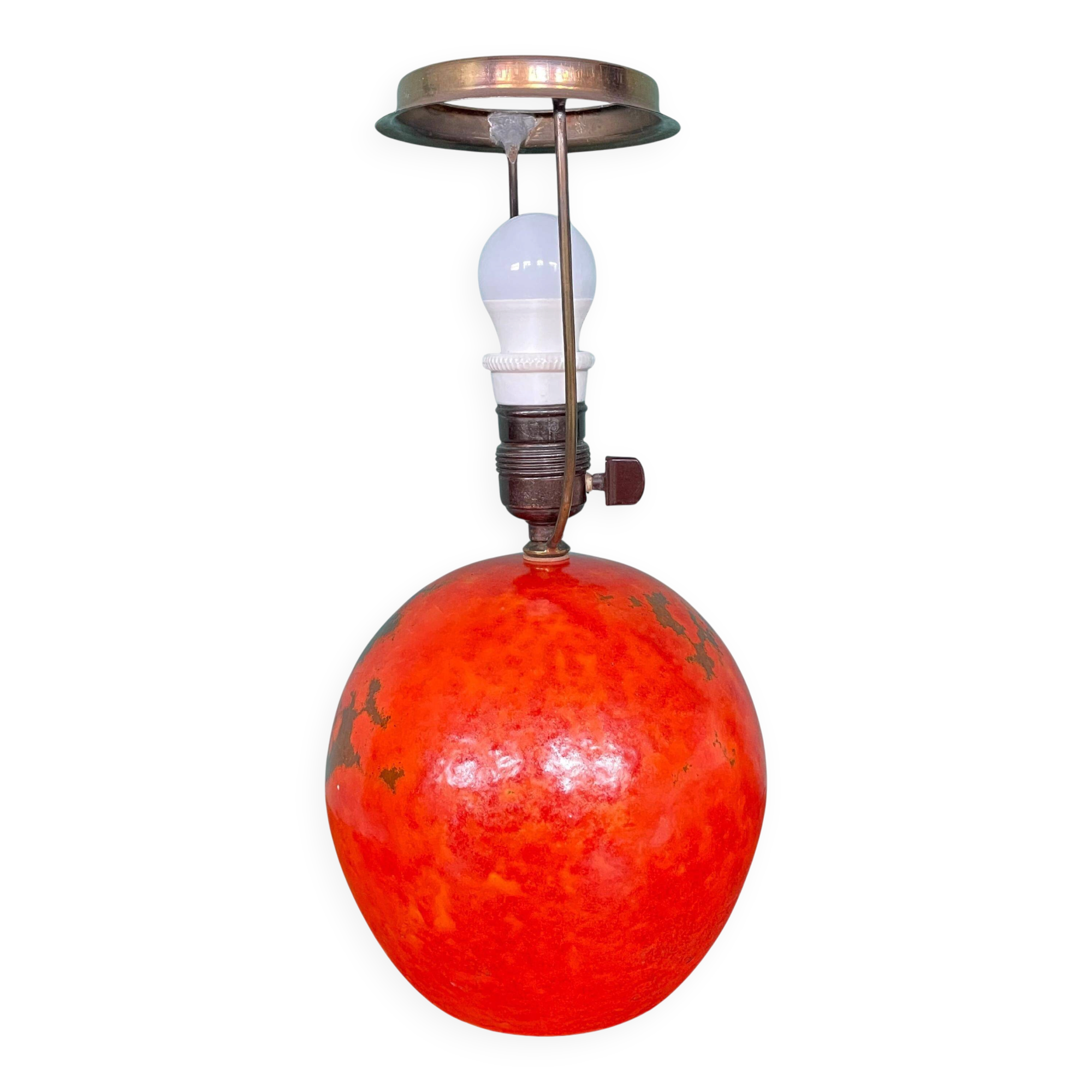 Lampe en céramique HAK Herman Kähler Art Déco, vers 1930, globe orange avec détails en laiton.