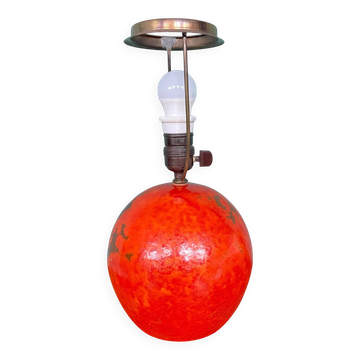 Lampe en céramique HAK Herman Kähler Art Déco, vers 1930, globe orange avec détails en laiton.