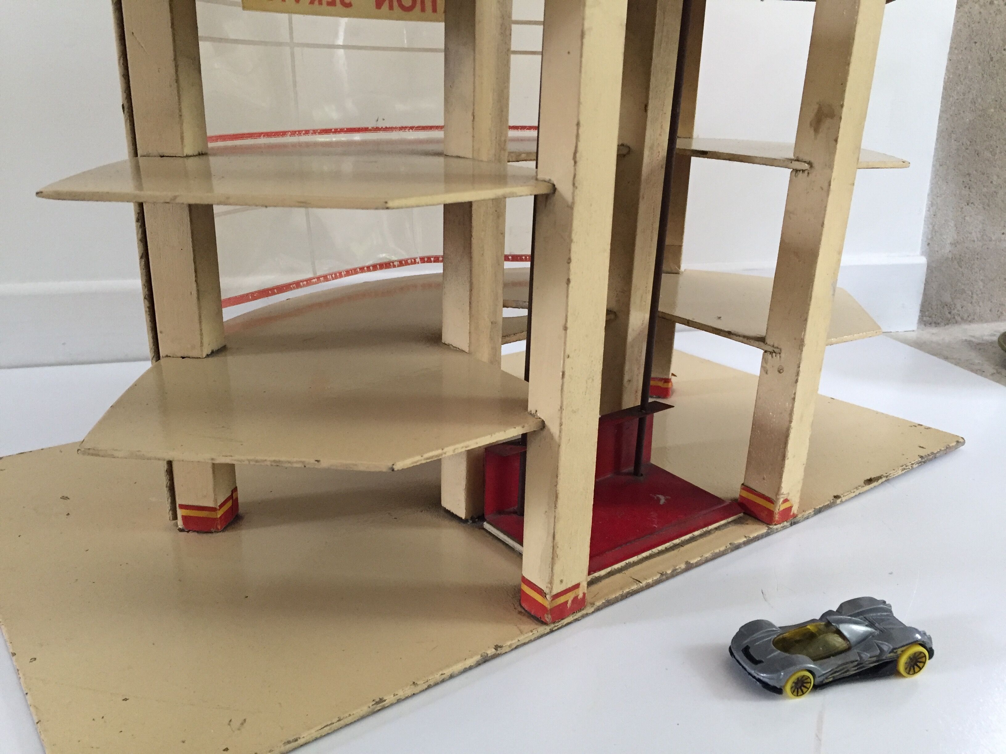 Garage vintage jouet car