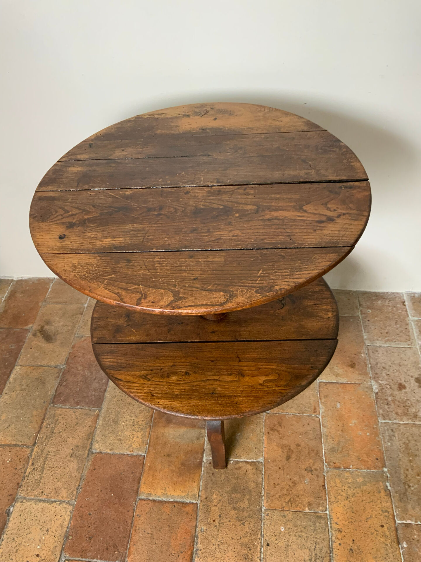 Side table or pedestal table