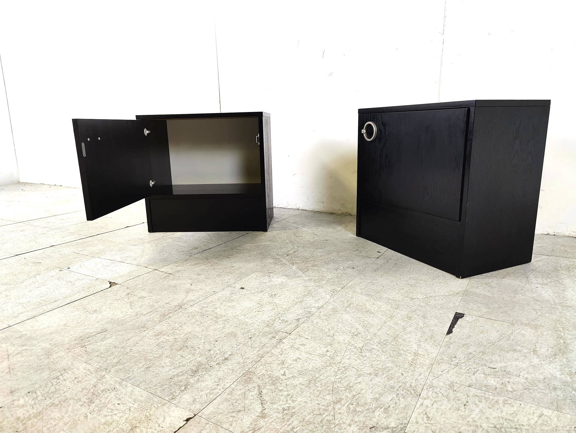 Paire de tables de chevet, années 1970