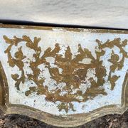 Paires de chevets florentins en bois doré