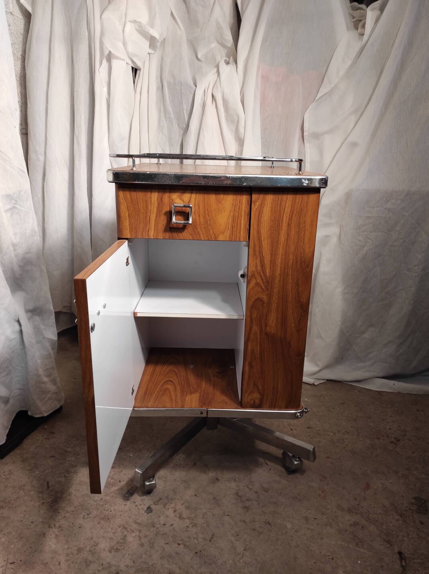 Meuble de métier chevet d'hôpital, d'infirmière en formica