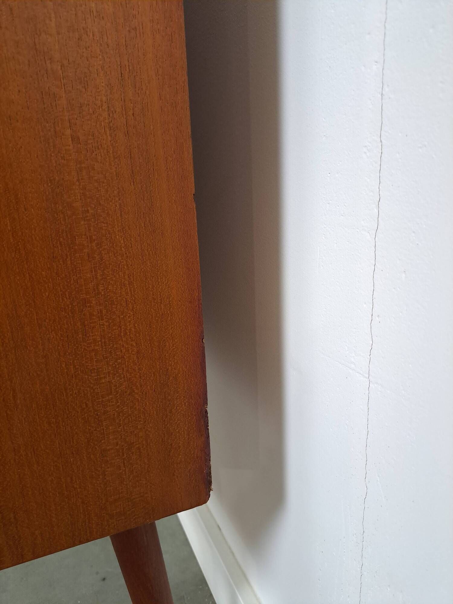 Deens teak brede LP kast met planken, lades en bar met spiegel
