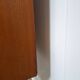 Deens teak brede LP kast met planken, lades en bar met spiegel