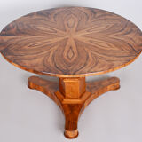 Table à manger pliante antique, fabriquée au 19ème siècle en Tchéquie. Restauré.