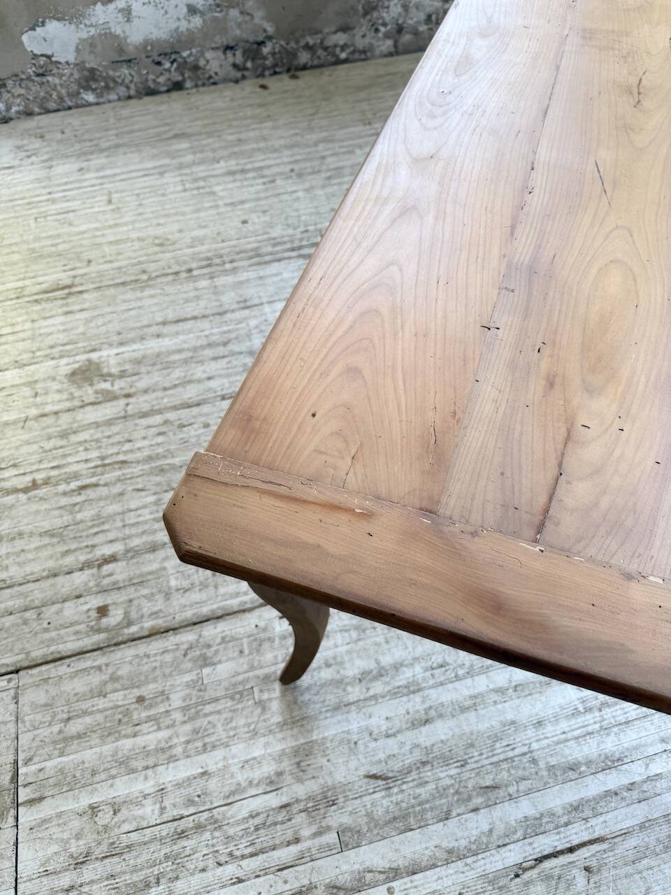 Table campagne provençale style Louis XV merisier