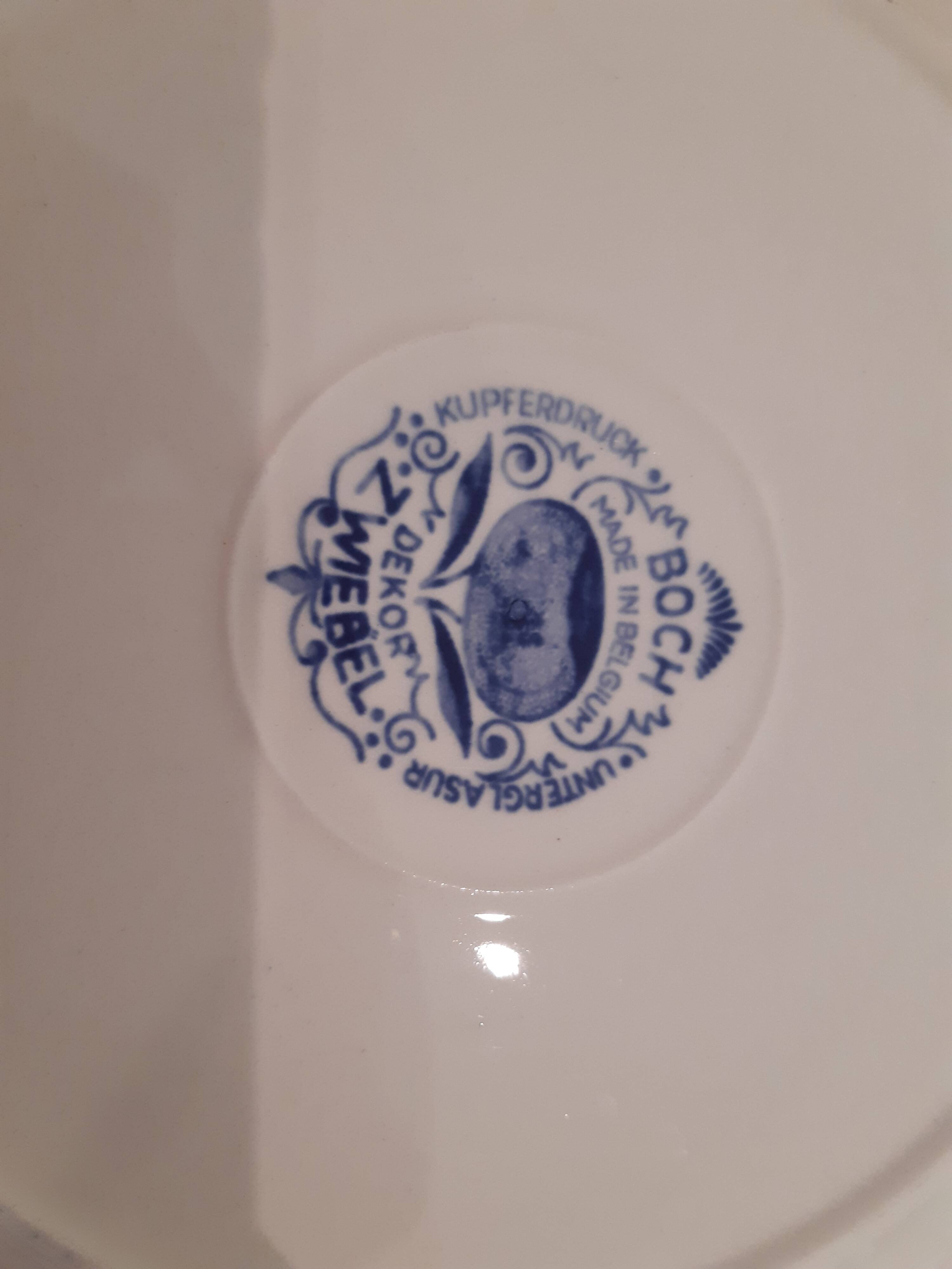 Set of two plates, flat and deep, with a country blue decoration.