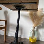 Bistro table with a central cast iron base in industrial style.