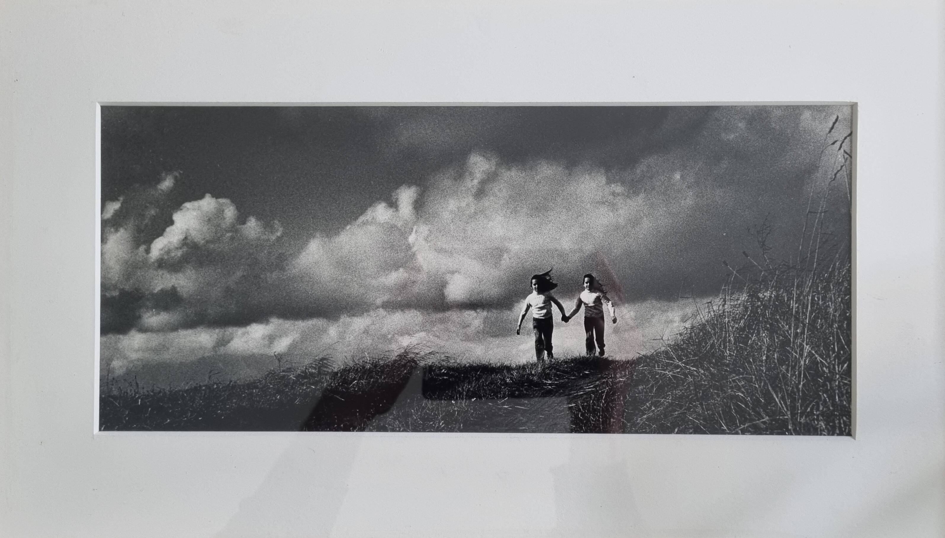 Vintage black and white photo of dunes from the 70s, framed 49 x 29 cm in a gold frame.