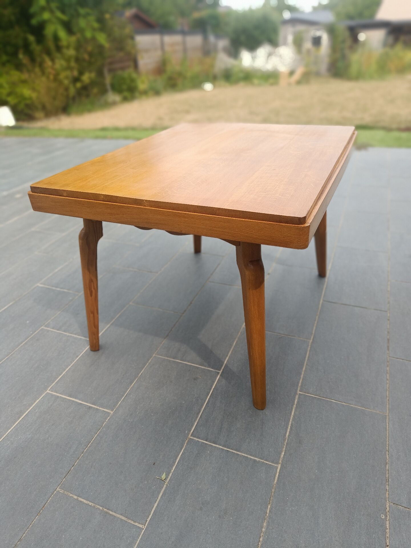 Table scandinave en chêne – 110 × 90 cm