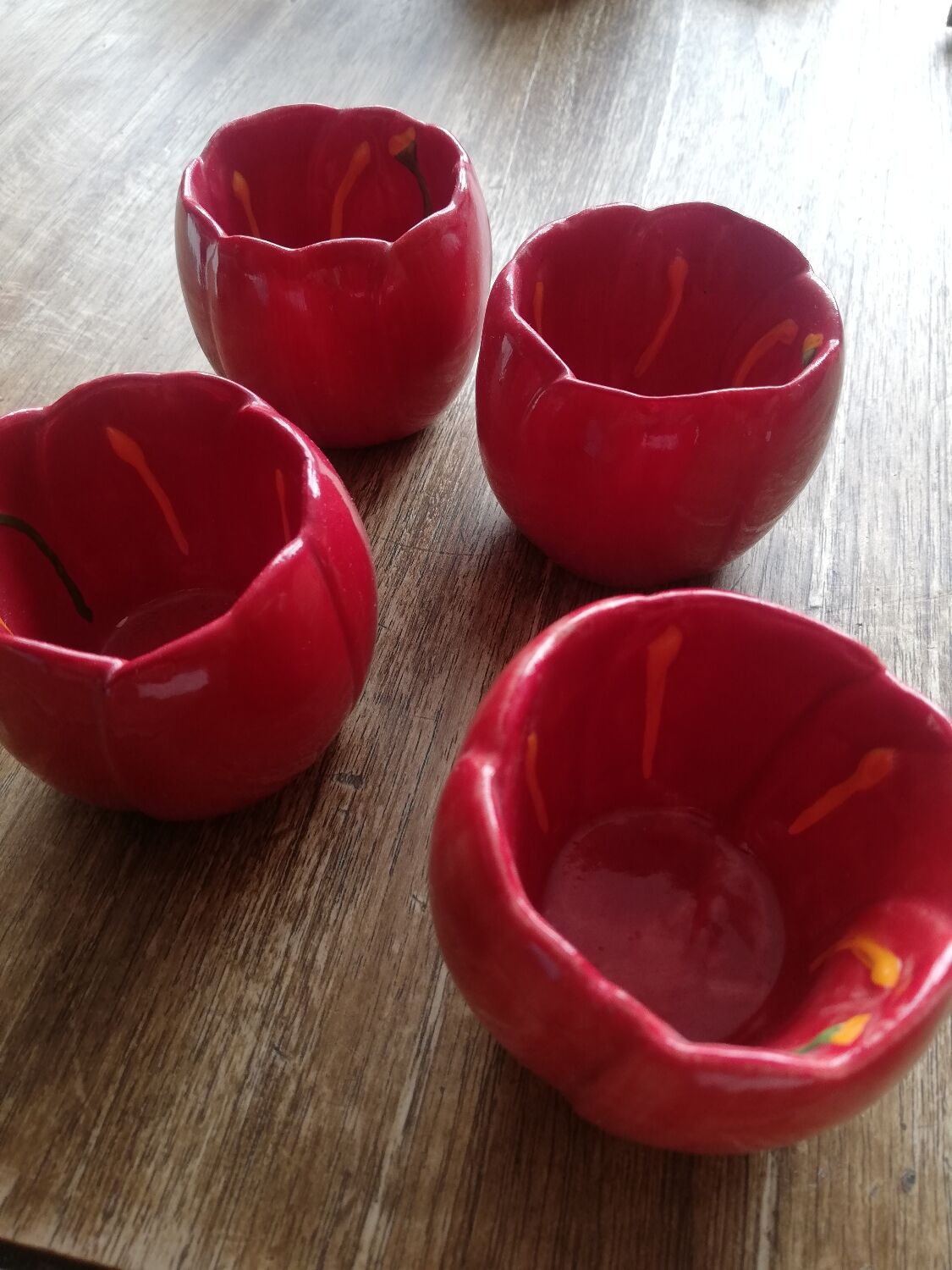 Set of 4 red tulip bowls by Villeroy & Boch.