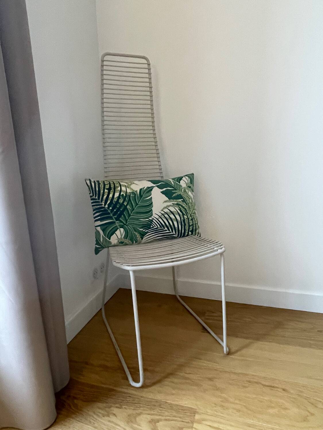 Chaise haute en métal de décoration