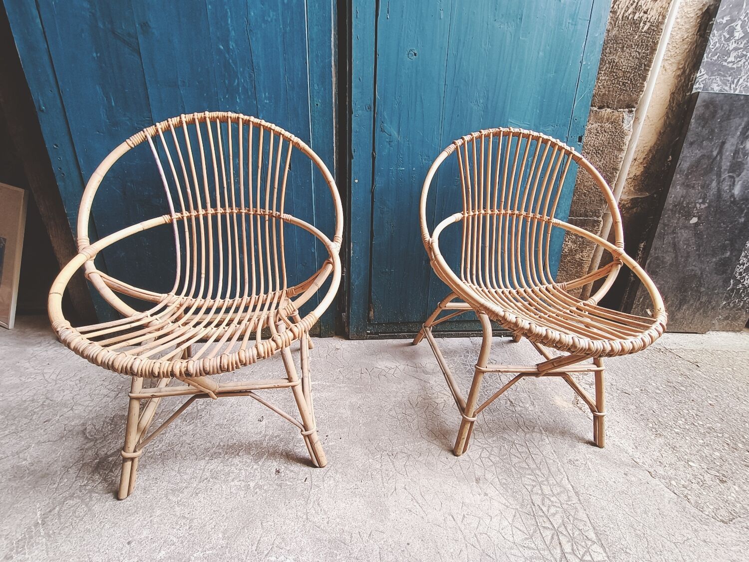 Paire de fauteuils coquille en rotin vintage 1960