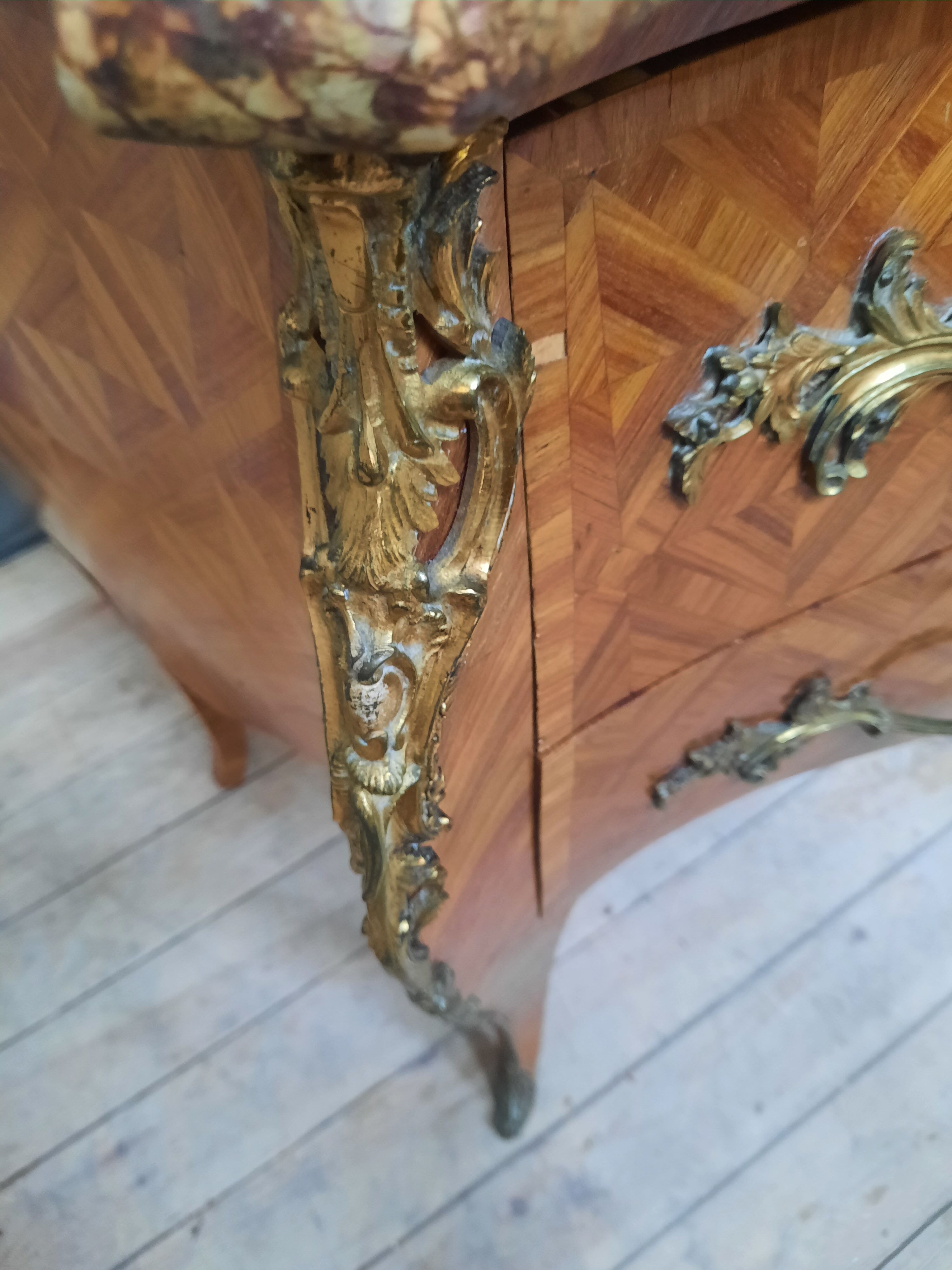 Commode style louis xv estampillée"morreau"