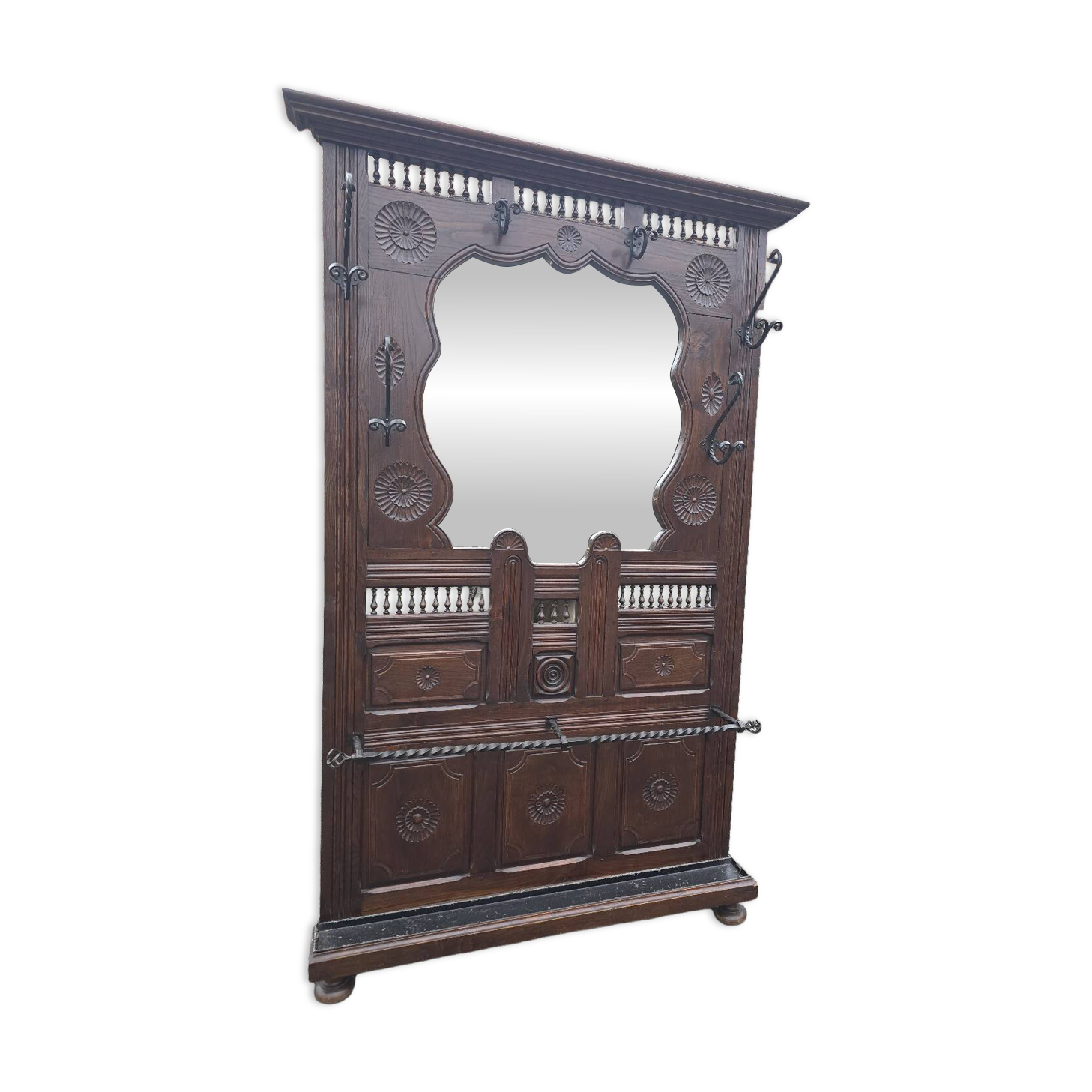 Breton wall-mounted chestnut locker