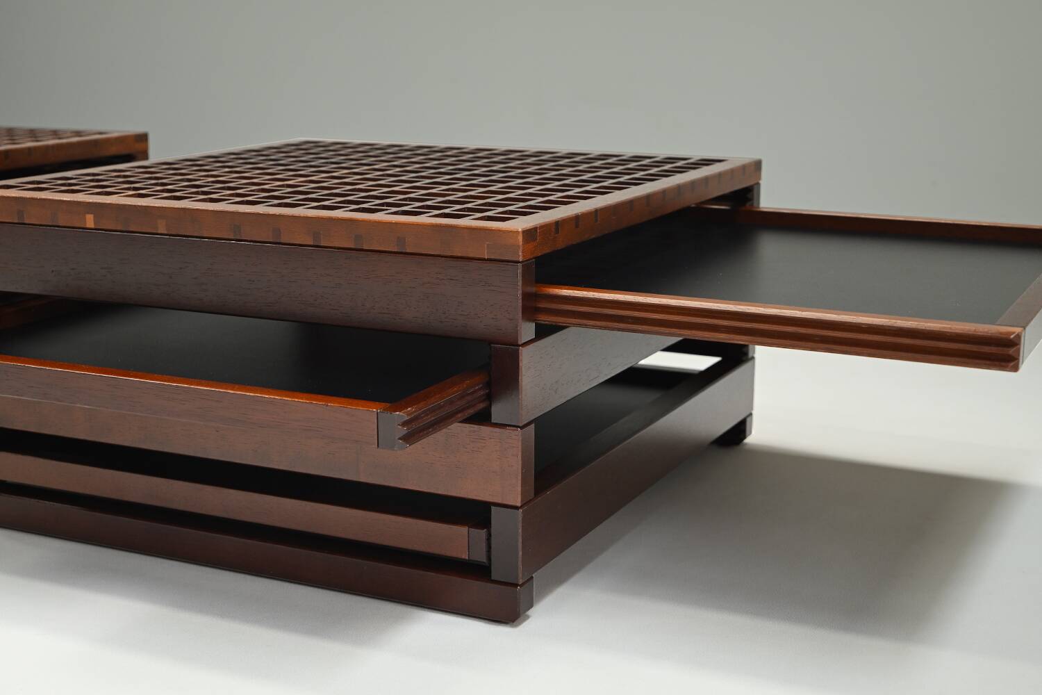 Set of 2 Tetra tables by Bernard Vuarnesson for Bellato, 1980s Italy.