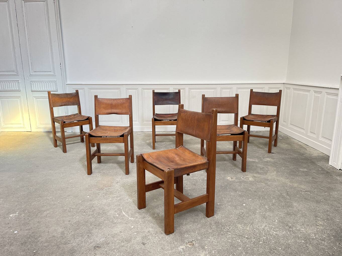 Set of 6 Maison Regain chairs in leather and elm