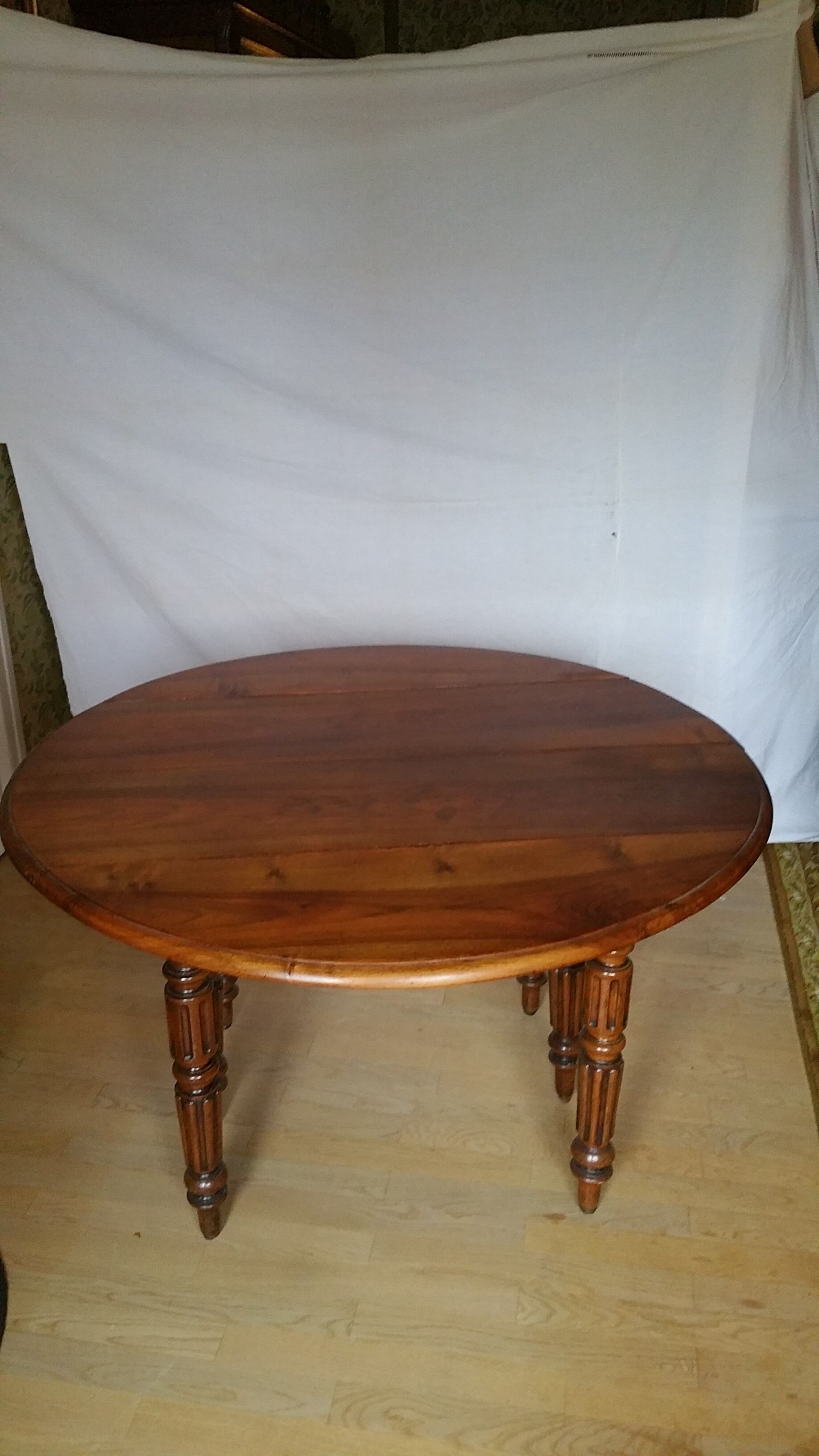 Round table cherry wood shutters, 6 feet, extendable 10/12 cutlery