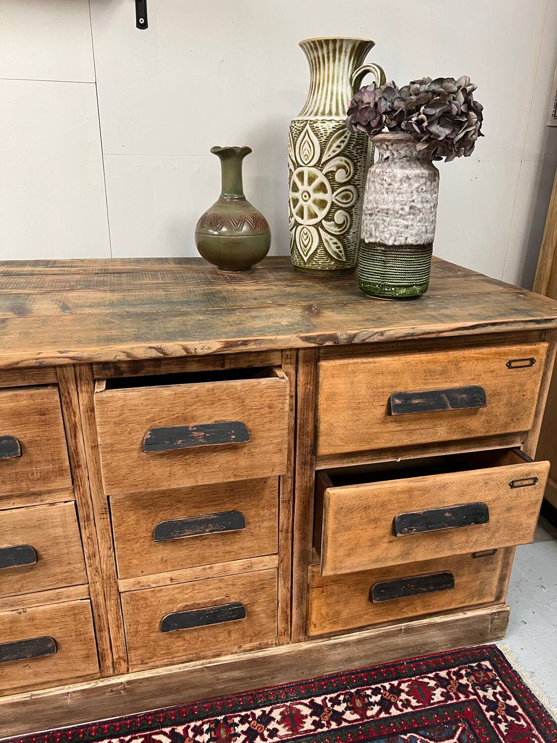 Ancien meuble de droguerie