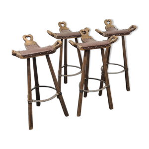 Quatre tabourets de bar